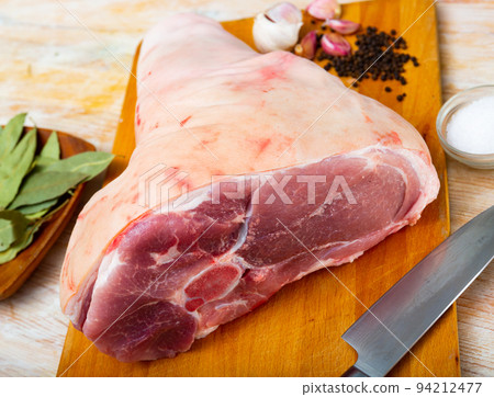 View of a fresh pork ham View of a fresh pork ham 94212477