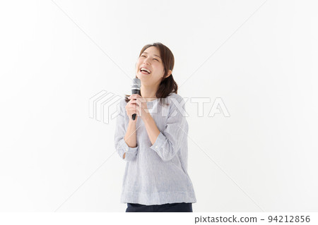 A woman with a microphone 94212856