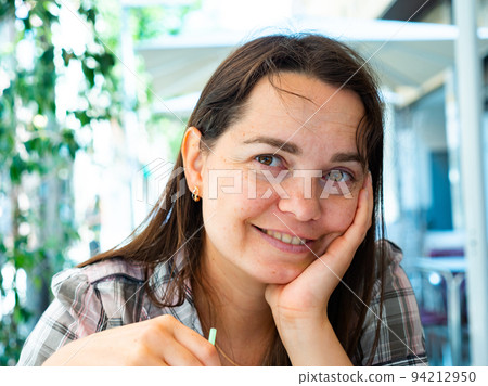 Portrait of a smiling woman Portrait of a smiling woman 94212950