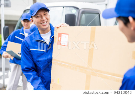小心運送畫作的載體 小心運送畫作的載體 94213043