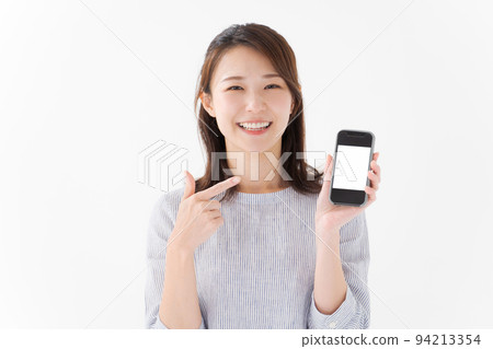 Woman holding a smartphone 94213354