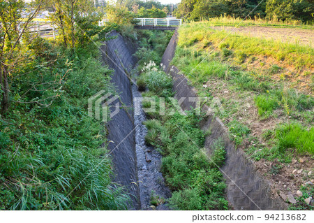 Sudden Taki River flowing through the Jike district of Toyama City, Toyama Prefecture Sudden Taki River flowing through the Jike district of Toyama City, Toyama Prefecture 94213682