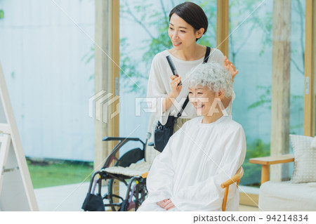 Traveling beautician image 94214834