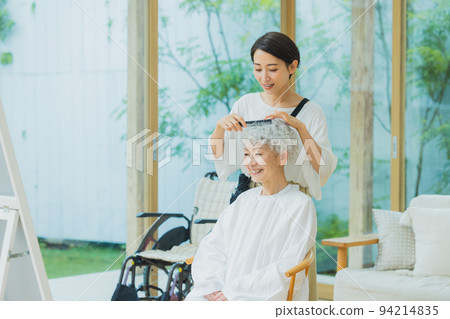 Traveling beautician image 94214835