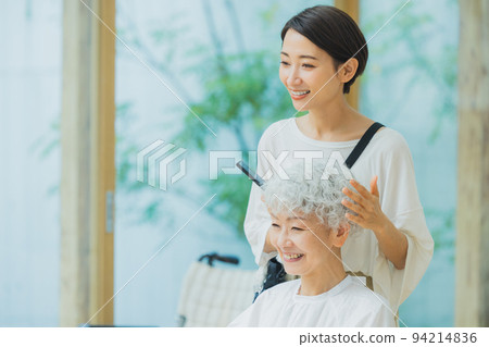 Traveling beautician image 94214836
