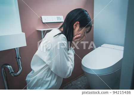 Woman vomiting in the toilet Vomiting Woman vomiting in the toilet Vomiting 94215486