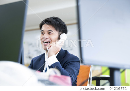 商務辦公電話男性電話微笑 94216751
