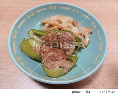 家常炒釀釀辣椒和蓮藕 家常炒釀釀辣椒和蓮藕 94217038