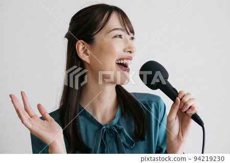 A woman who practices voice training and vocalization 94219230