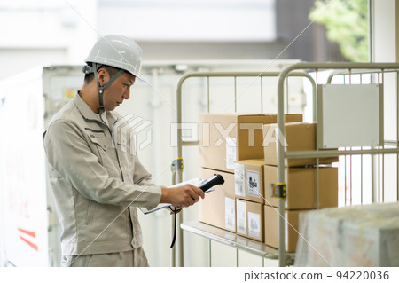 A male staff member of the warehouse who receives the goods 94220036