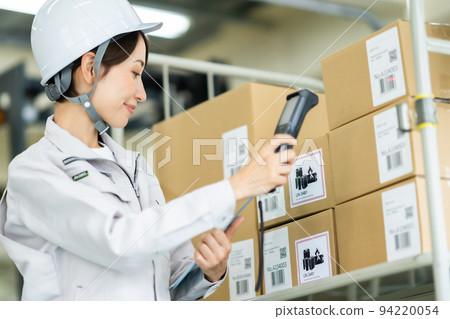 Female staff who manage inventory Female staff who manage inventory 94220054