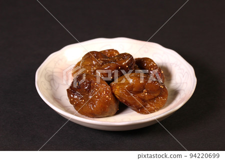 盤子上的蜜餞無花果 94220699