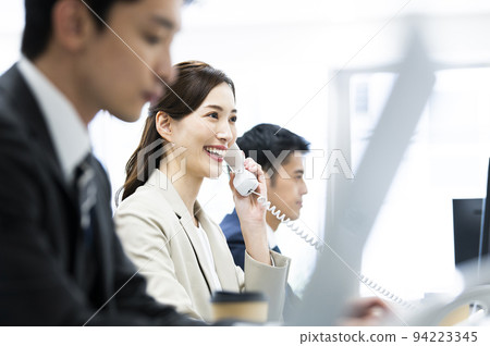 商務辦公室電話女人打電話微笑 94223345
