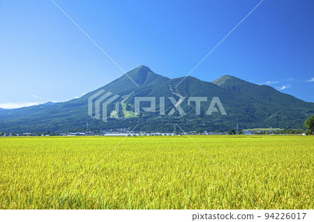 農村和萬代山 94226017