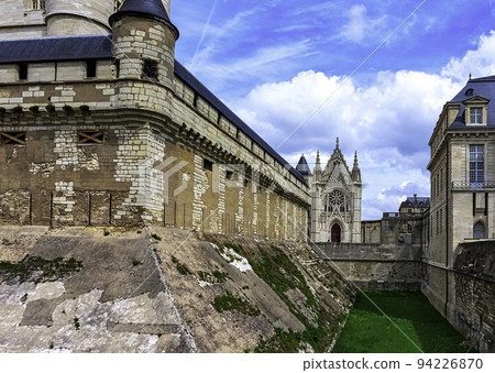 French royal fortress in the town of Vincennes 94226870