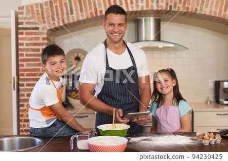 Portrait of caucasian family spending time at home together Portrait of caucasian family spending time at home together 94230425