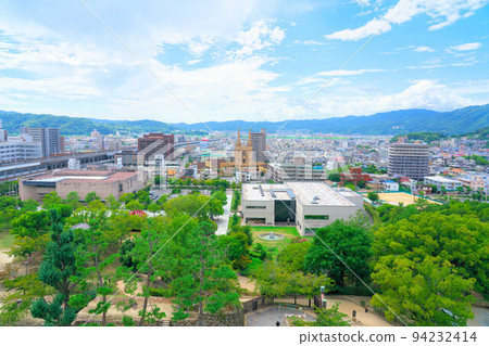 【日本名城百選】從廣島縣福山市天守閣頂層看福山市西側的福山城 94232414