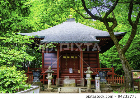 位於總公司後方的高尾山 高尾山藥王院 高尾山不動堂 94232773