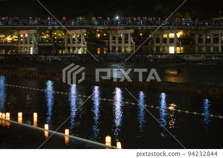 嵐山燈籠 Nagashi 和 Gozan Okuribi 94232844