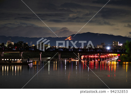 嵐山燈籠 Nagashi 和 Gozan Okuribi 嵐山燈籠 Nagashi 和 Gozan Okuribi 94232853