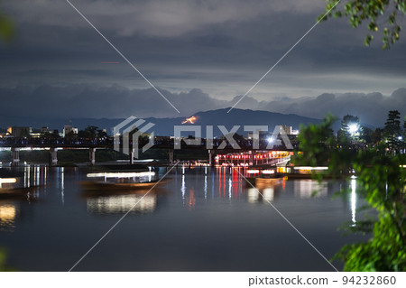 嵐山燈籠 Nagashi 和 Gozan Okuribi 94232860