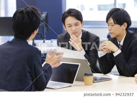 Business people having a meeting Business people having a meeting 94232937