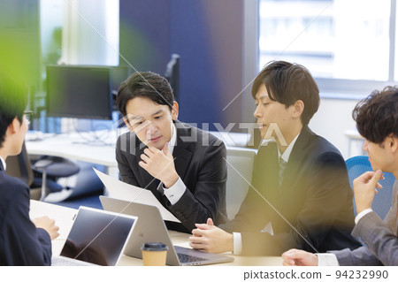 Business people having a meeting Business people having a meeting 94232990
