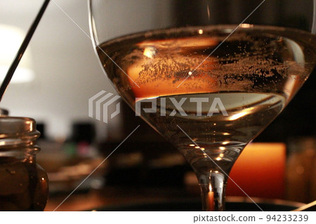 Wineglass with air bubbles - summer drink 94233239