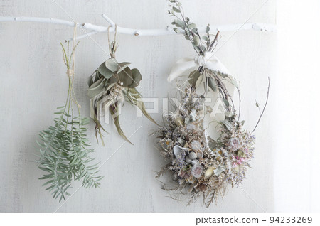 A wreath and swag on the white wall 94233269