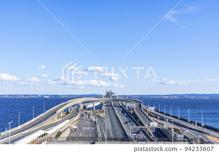 從 Umihotaru PA 看到的千葉縣木更津市東京灣 Aqualine 94233607