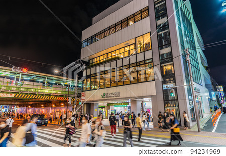 日本的東京城市景觀我想看看新大久保站等。 日本的東京城市景觀我想看看新大久保站等。 94234969
