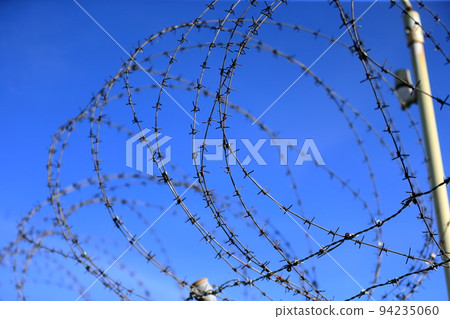 Barbed wire image 94235060