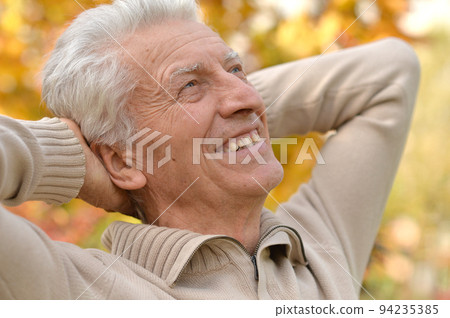 Portrait of happy senior man in park 94235385