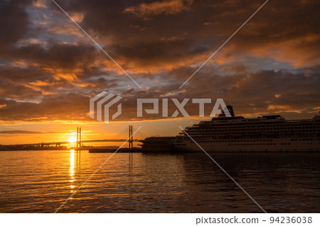《Kanagawa Prefecture》Yokohama Bay Area/Dawn 94236038
