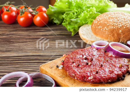 The ingredients for the burger 94239917