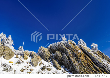 The snow covered most of the mountains and forests in Hehuan Mountain of Nantou, Taiwan. Taroko National Park is one of Taiwan's most popular tourist attractions. 94241437