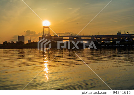 [Urban scenery of Tokyo] Evening view of Rainbow Bridge 94241615