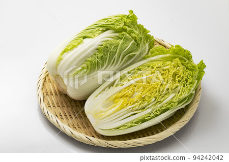 Chinese cabbage on a tray 94242042
