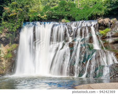 Refreshing scenery of autumn Beautiful Ryumon Falls in northern Kanto Slow shutter 1/4 Refreshing scenery of autumn Beautiful Ryumon Falls in northern Kanto Slow shutter 1/4 94242369