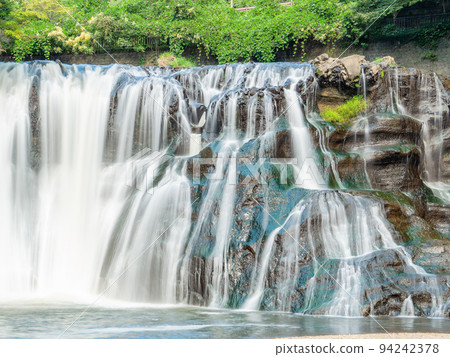 Refreshing scenery of autumn Beautiful Ryumon Falls in northern Kanto Slow shutter 1s 94242378