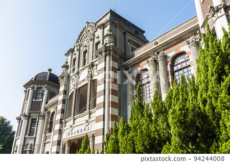 Building exterior of the Lukang Folk Arts Museum in Changhua, Taiwan. 94244008