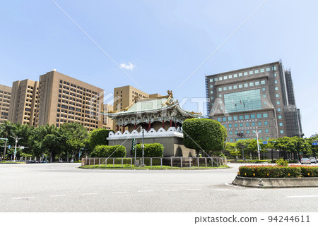 Old building view of the Jingfumen (East Gate) in Taipei, Taiwan. Built in the 8th year of Emperor Guangxu of the Qing Dynasty. 94244611