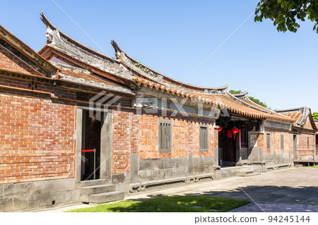 Ancient building view of the Lin An Tai Historical House and Museum in Taipei, Taiwan. The building follows the southern Fujian style courtyard 94245144