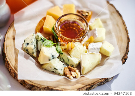 few pieces of cheese 94247168