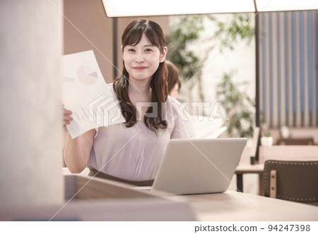 遠程辦公女性形象 94247398
