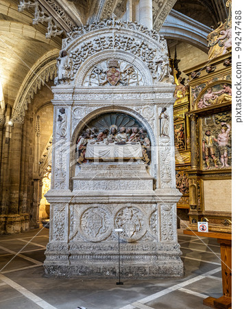 Interior of Iglesia De San Esteban, Church of St. Stephan in Burgos, Spain. Interior of Iglesia De San Esteban, Church of St. Stephan in Burgos, Spain. 94247488