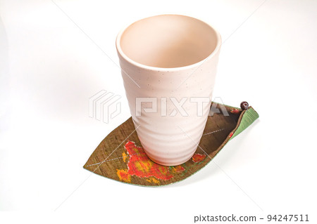 Ojiya Tsumugi leaf-shaped coaster and cup Ojiya Tsumugi leaf-shaped coaster and cup 94247511