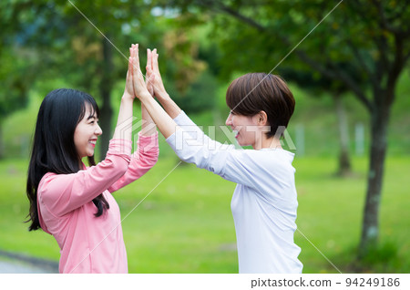 兩個女人高五 94249186