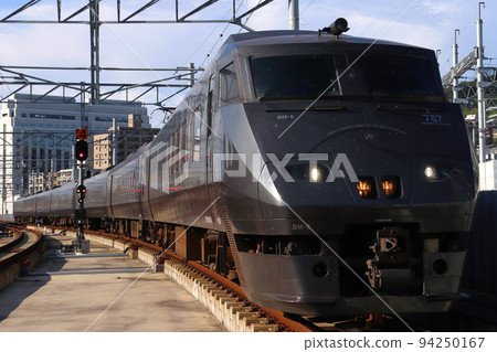 Limited Express Kamome (787 series train) arriving at Nagasaki Station 94250167