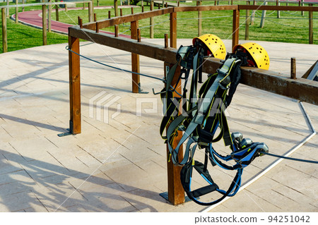 Equipment for climbing with rope carabiners and helmet 94251042